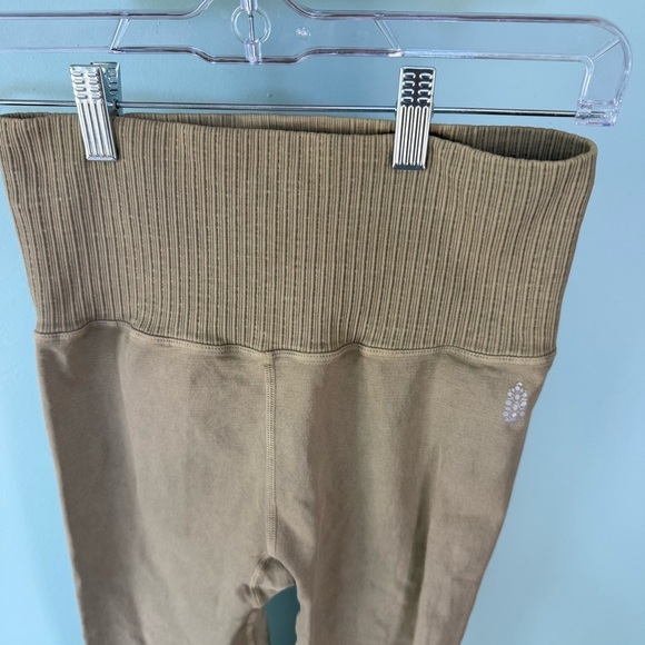 FP Movement By Free People Womens Olive High Wasted Legginge Size M/L - Picture 3 of 8